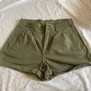 Women American Eagle Stretch baggy mom shorts ! (Size 6)